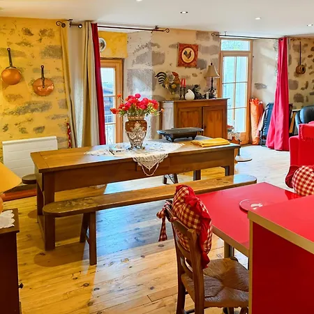 Casa de Férias Maison De Village Au Coeur De Laroquebrou